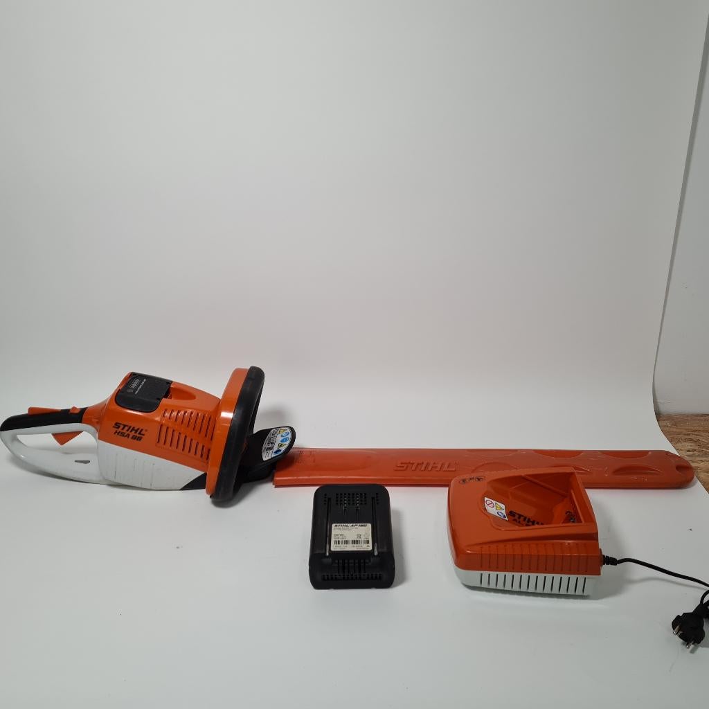 Stihl HSA 86 60cm Accu Heggenschaar met 2 accu's en lader, Ophalen, Gebruikt, Accu, Stihl