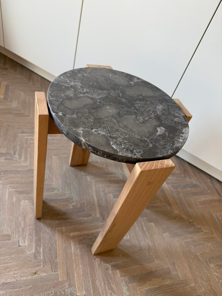 Natuursteen hout bijzettafeltje H&M home - hout marmer, Huis en Inrichting, Tafels | Bijzettafels, Ophalen, Minder dan 55 cm, Rond