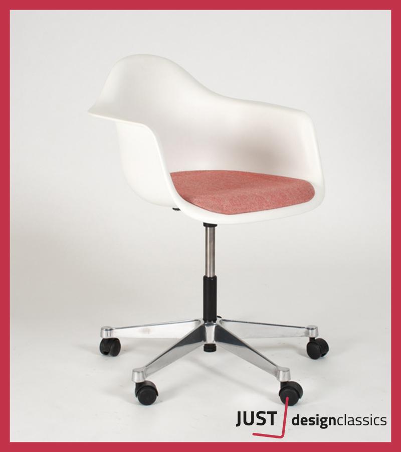 Vitra Eames Plastic Arm Chair PACC Wit / Oranje, Niet ingevuld, Zo goed als nieuw, Niet ingevuld, Niet ingevuld