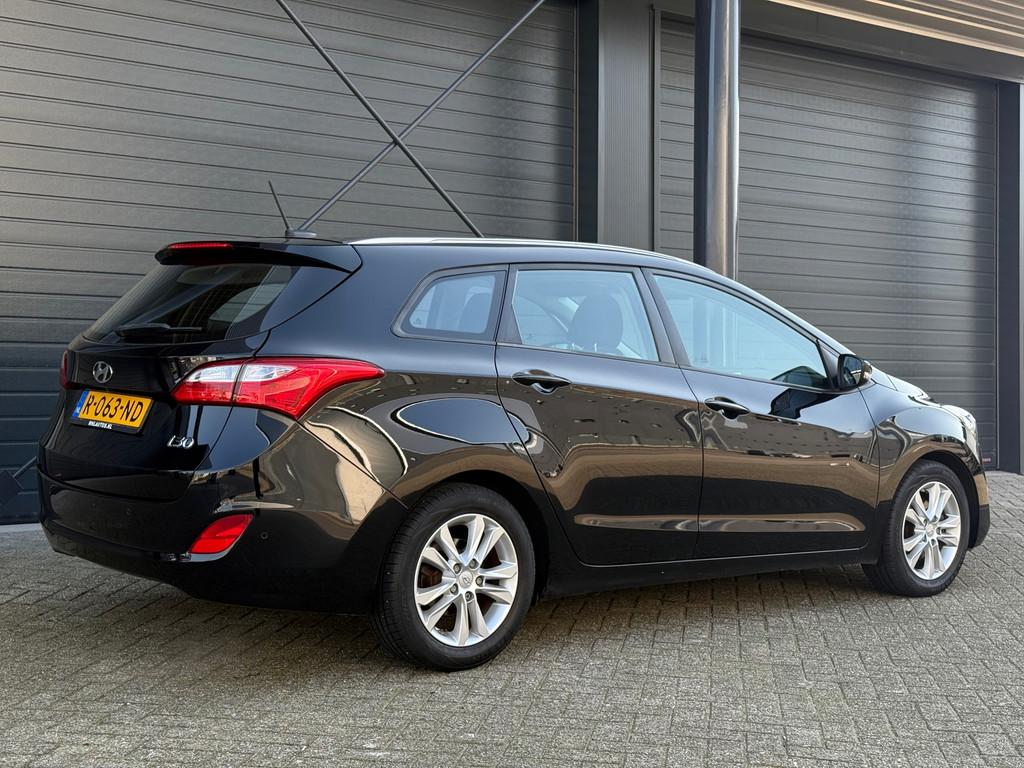 Hyundai I30 Wagon 1.4, Camera, PDC, Cruise, Stoelverw., Clim, Voorwielaandrijving, Euro 5, Gebruikt, Zwart