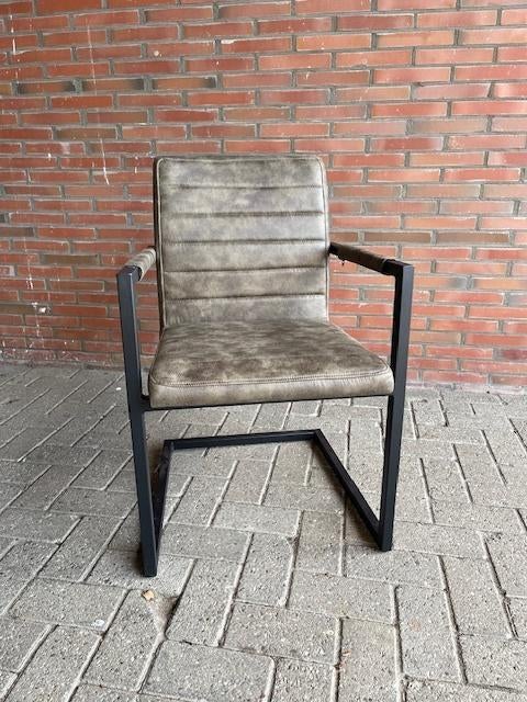 4 stoelen olijf groen samen opruiming nu voor€. 300,=, Overige kleuren, Verzenden, Nieuw, Vier