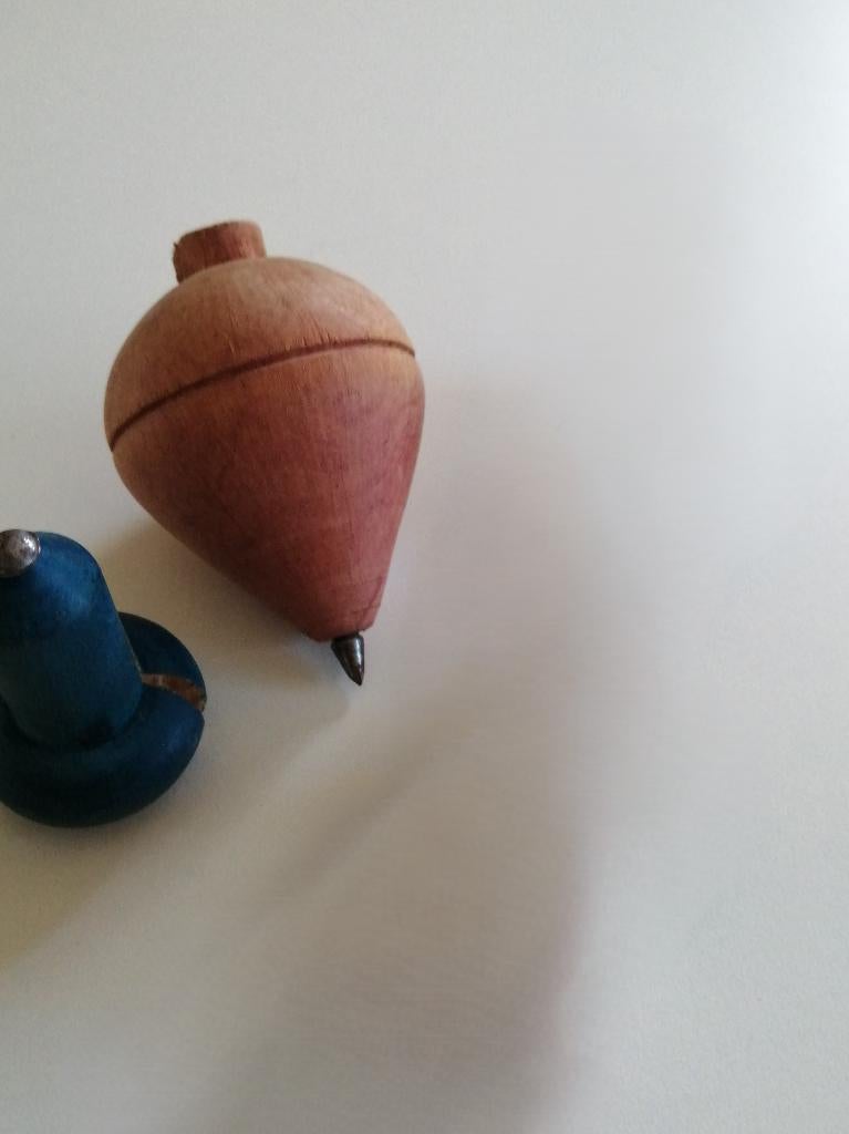 2x antiek houte speelgoed tollen gebruikt staat, Ophalen of Verzenden