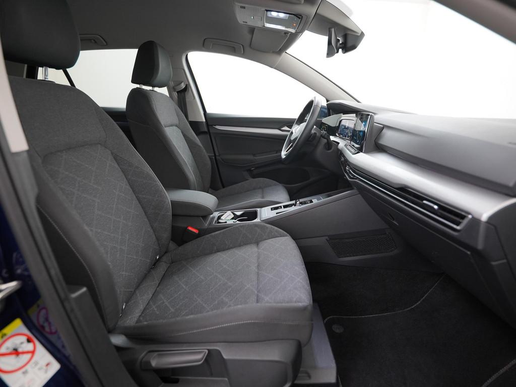 Volkswagen Golf 1.5 eTSI Life DSG | 18'' Bergamo | Stuur & S, 12 maanden, 4 cilinders, Blauw, Bedrijf