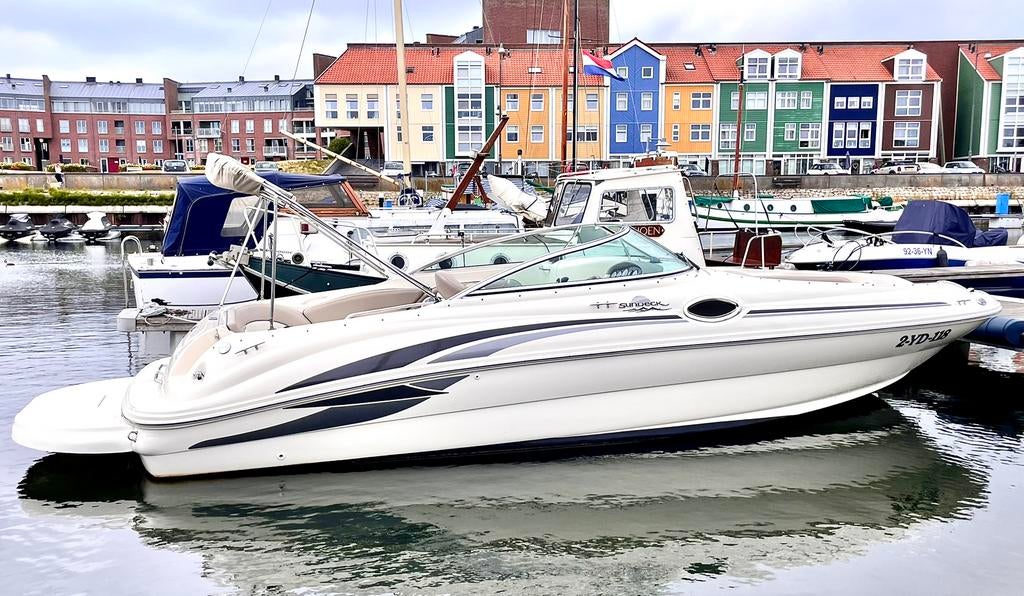 Sea Ray Sundeck 240 | Mercury 5.0 MPI V8 | Zeer nette staat, Ophalen, Binnenboordmotor, 6 meter of meer, Zo goed als nieuw