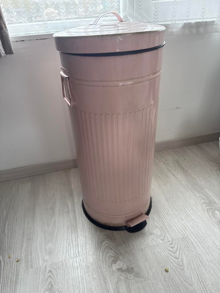 Roze prullenbak met pedaalemmer, Gebruikt, Met pedaal, 50 tot 75 cm, Ophalen of Verzenden