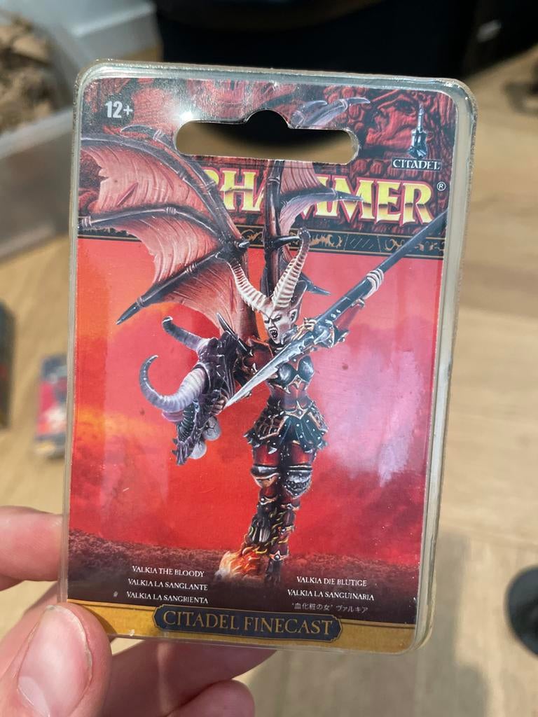Warhammer Fantasy Citadel Finecast Valkia the Bloody, Ophalen of Verzenden, Nieuw, Warhammer, Figuurtje(s)
