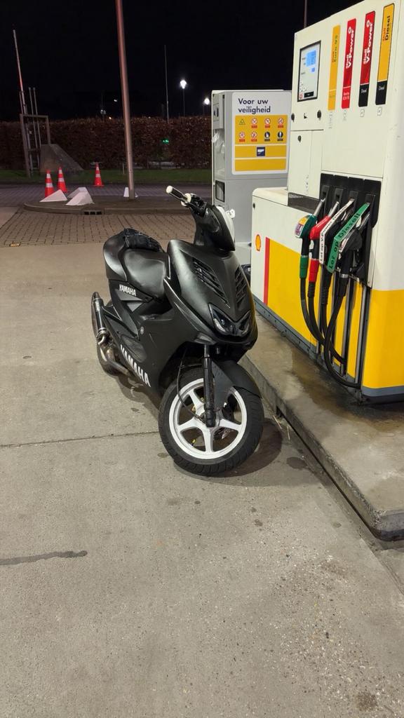 Yamaha aerox 50cc 2takt 2012, Fietsen en Brommers, Scooters | Yamaha, Ophalen, Zo goed als nieuw, Tweetakt, Aerox