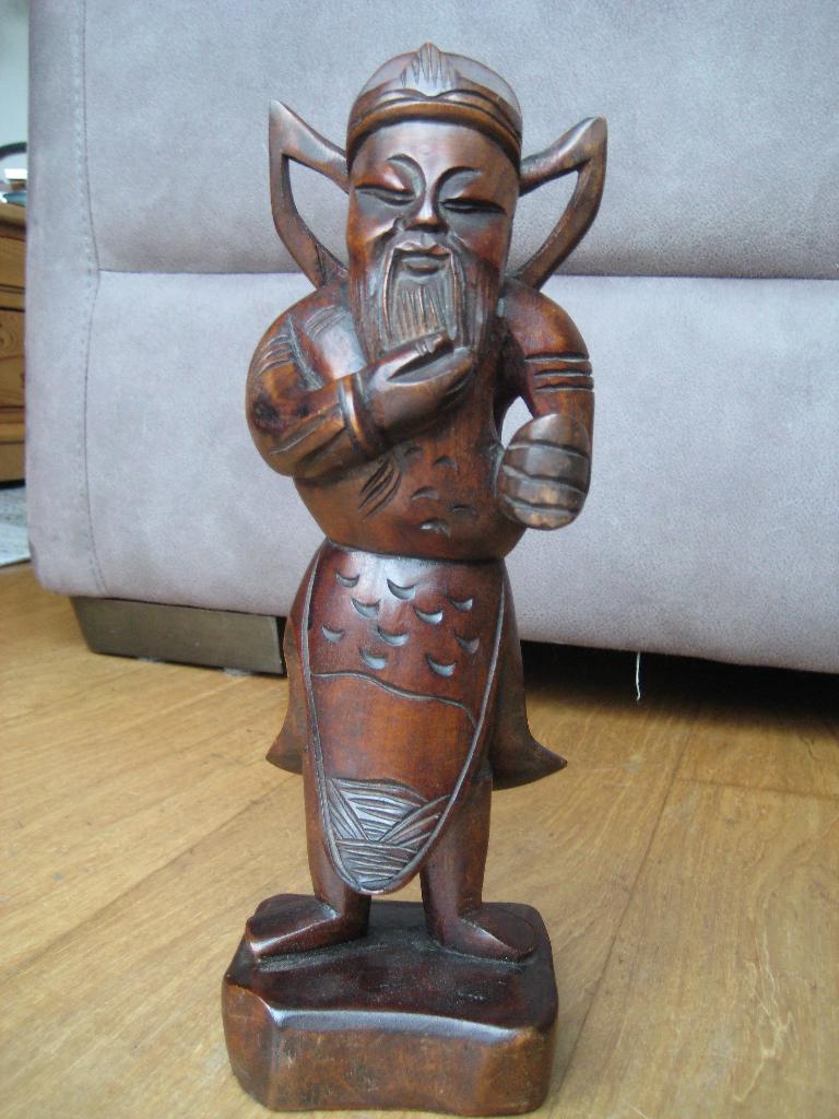 Mooi houtsnijwerk beeldje aziatisch, Antiek en Kunst, Kunst | Beelden en Houtsnijwerken, Ophalen