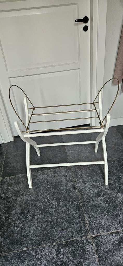 Stevig houten onderstel voor mozeswiegje, kleur wit, GRATIS, Ophalen, Gebruikt, Wieg