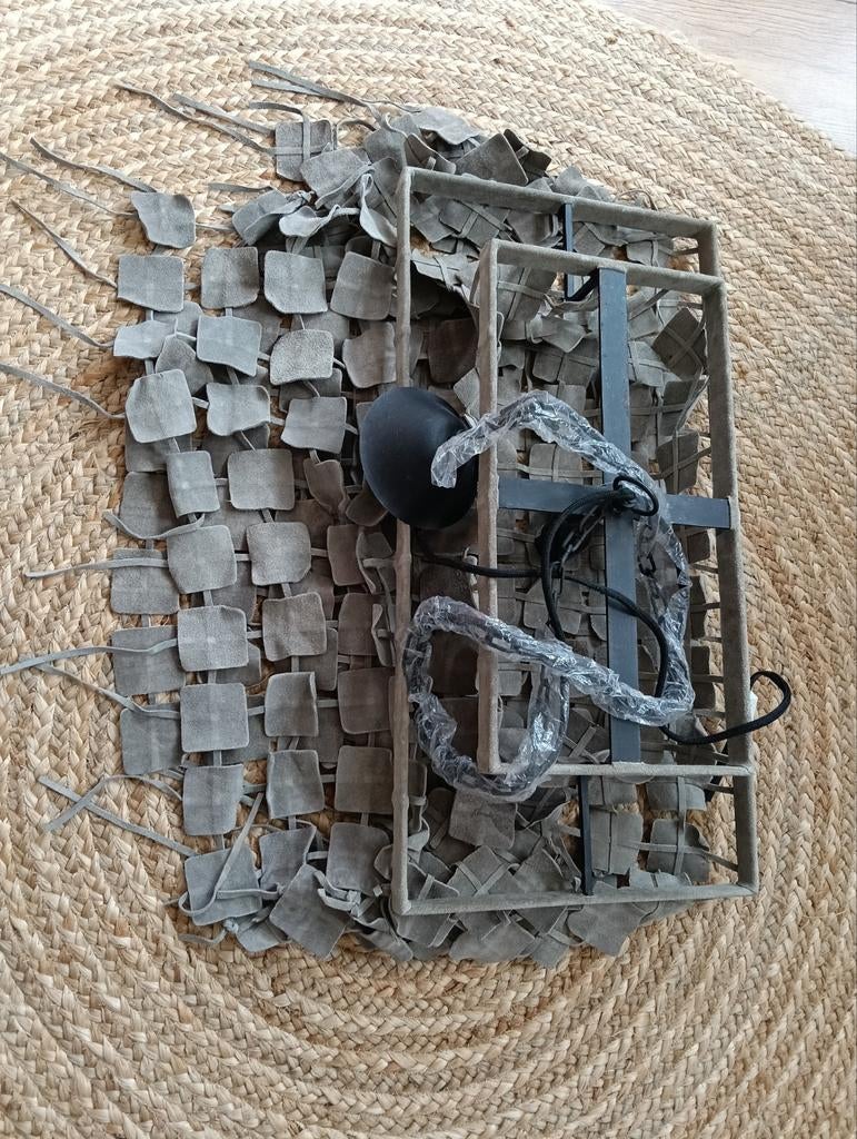 Nieuwe Yaya Home Hanglamp met Echt Leder, Ophalen, 50 tot 75 cm, Overige materialen, Nieuw