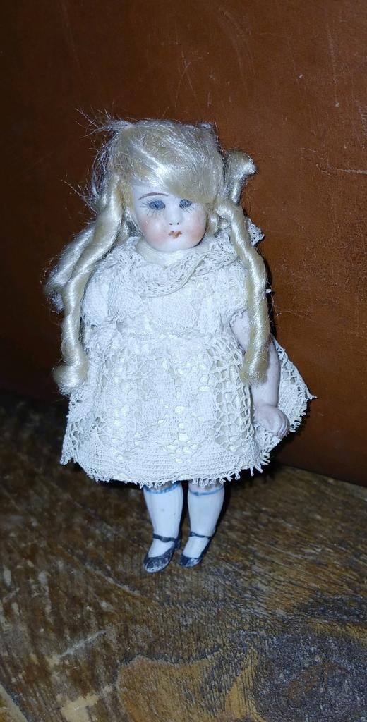 Antiek poppenhuis popje Mignonette, Antiek en Kunst, Ophalen of Verzenden