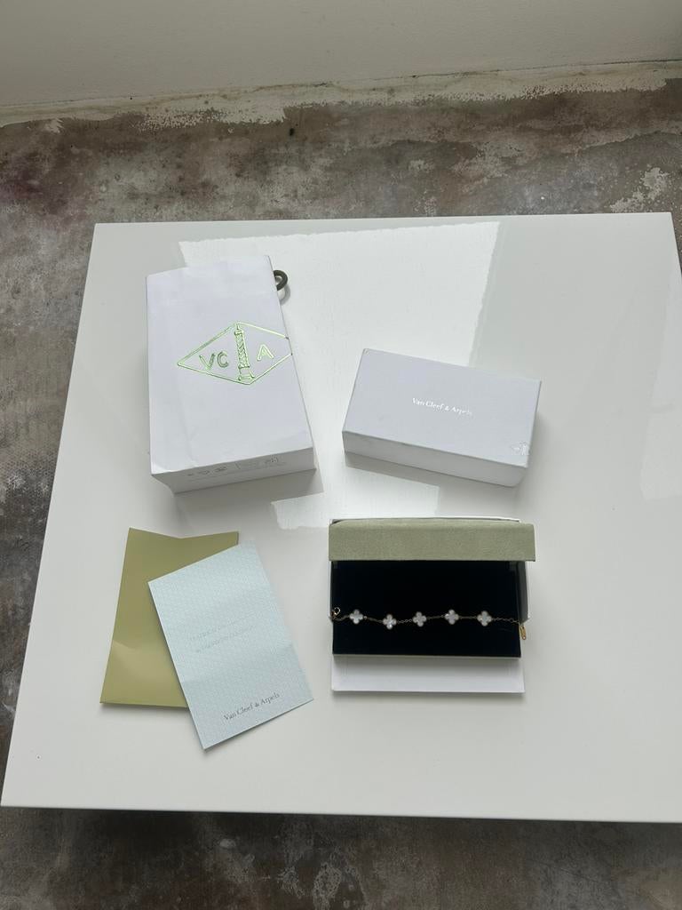 Van Cleef & Arpels armband Goud - wit, Ophalen of Verzenden, Zo goed als nieuw