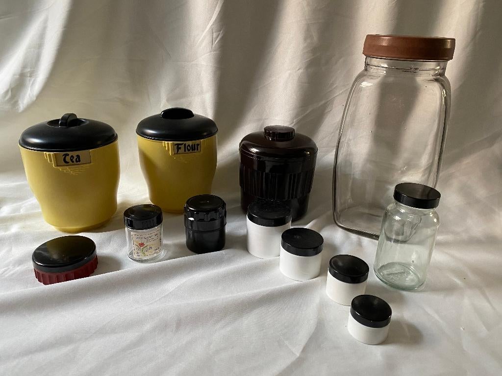 Art Deco/30s Set van 12 Voorraad potten van Bakeliet/Melamin, Ophalen