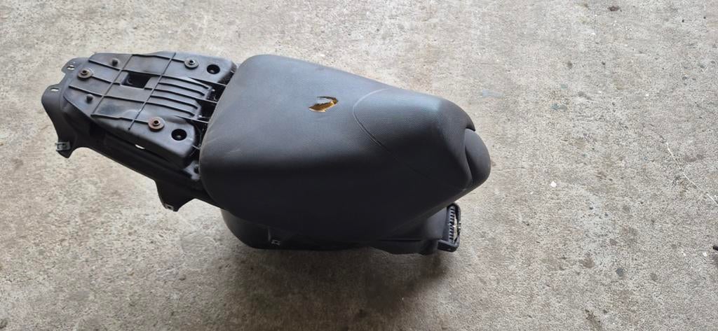 Aprilia sr 50 buddyseat, Ophalen of Verzenden, Gebruikt, Zadel