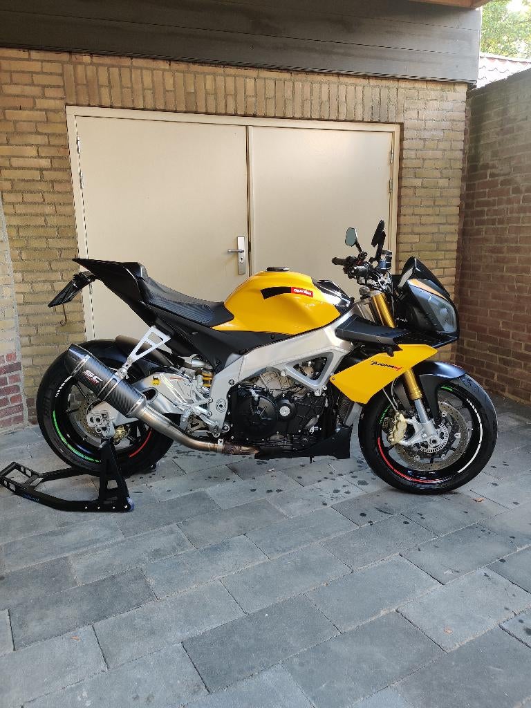 Aprilia Tuono V4 APRC | 2012 | 29.000 km | SC Project, 4 cilinders, Motorrijbewijs A, Naked bike, LED Verlichting