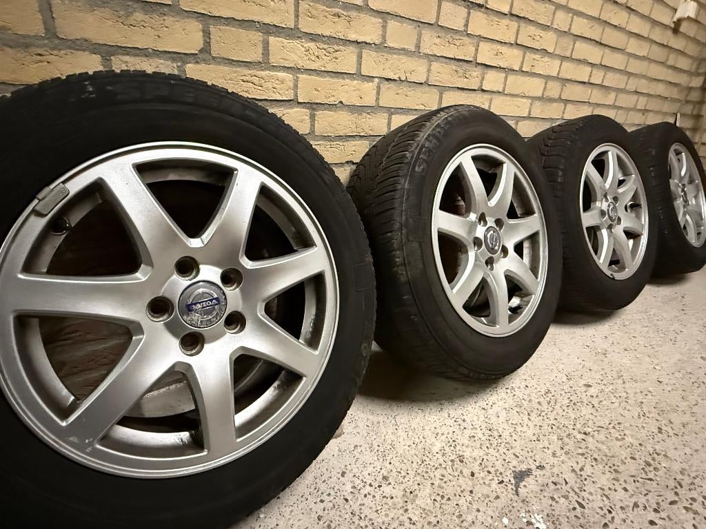 Volvo 16 INCH velgen met winterbanden | 205-60-16, Ophalen, Gebruikt, Velg(en), 16 inch