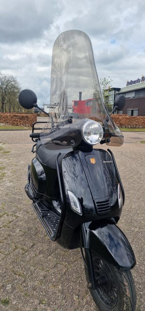 Look a Like AGM VX / Riva / La Souris Bromscooter 2023, Fietsen en Brommers, Ophalen