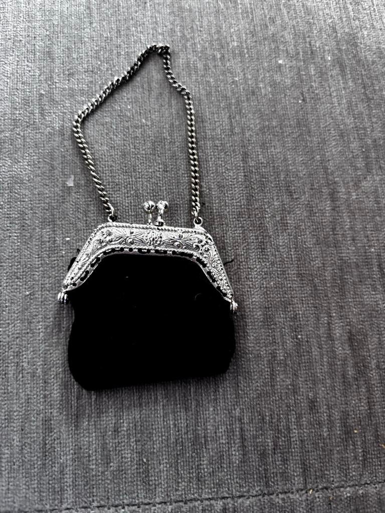 Vintage Zwart Velours Beugeltasje met Ketting, Overige merken, Gebruikt, Zwart, Ophalen of Verzenden
