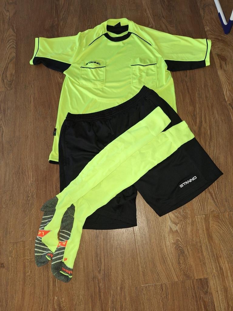 Scheidsrechter shirt, broek en sokken, Kleding | Heren, Sportkleding, Ophalen of Verzenden, Zo goed als nieuw, Geel