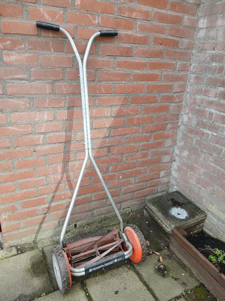 Grasmaaier werkend, Tuin en Terras, Grasmaaiers, Ophalen, Gebruikt