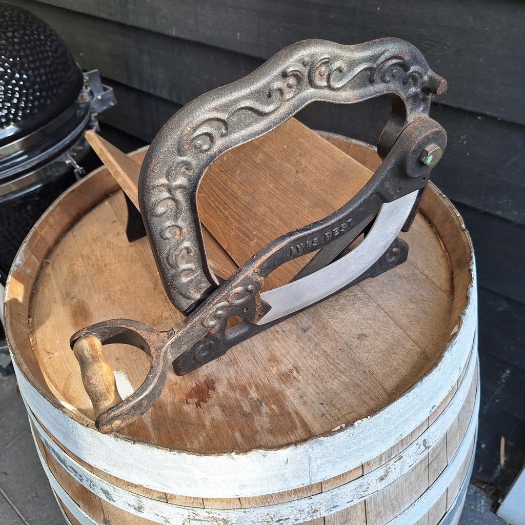 Antieke Ivas Stokbroodsnijder - Gietijzer en Hout, Ophalen of Verzenden, Gebruikt