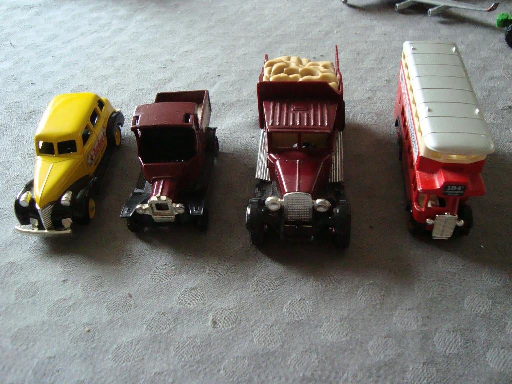 4 oud model auto s metaal, Antiek en Kunst, Antiek | Speelgoed, Ophalen of Verzenden