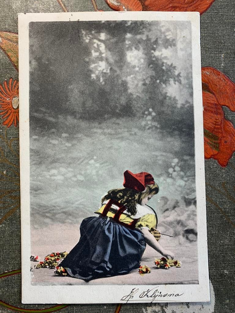 1903 Meisje, Roodkapje raapt bloemetjes in het bos (NN), Ophalen of Verzenden, Voor 1920, Gelopen, Kinderen