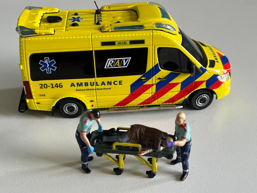 Ambulance bemanning en slachtoffer brancard, Ophalen of Verzenden, Zo goed als nieuw, Auto, Overige merken