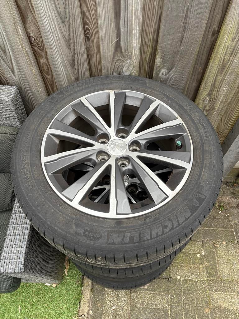Peugeot 308 velgen met banden (1 lek, 3 versleten), Ophalen, Gebruikt, Banden en Velgen