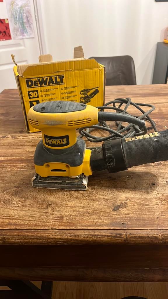 Dewalt schuurmachine, Doe-het-zelf en Verbouw, Gereedschap | Schuurmachines, Ophalen of Verzenden, Zo goed als nieuw, Minder dan 600 watt