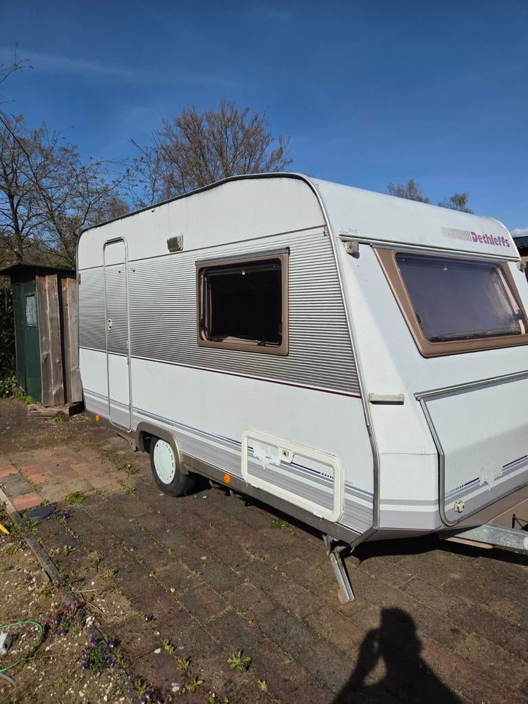 Dethleffs caravan met voortent, Caravans en Kamperen, Rondzit, 750 - 1000 kg, Particulier, Ringverwarming