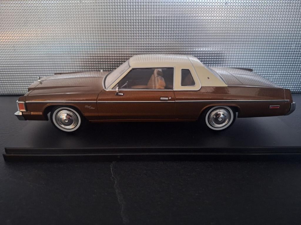 Dodge Royal Monaco Coupe 1977  Schaal 1:24, WhiteBox, Auto, Nieuw, WhiteBox