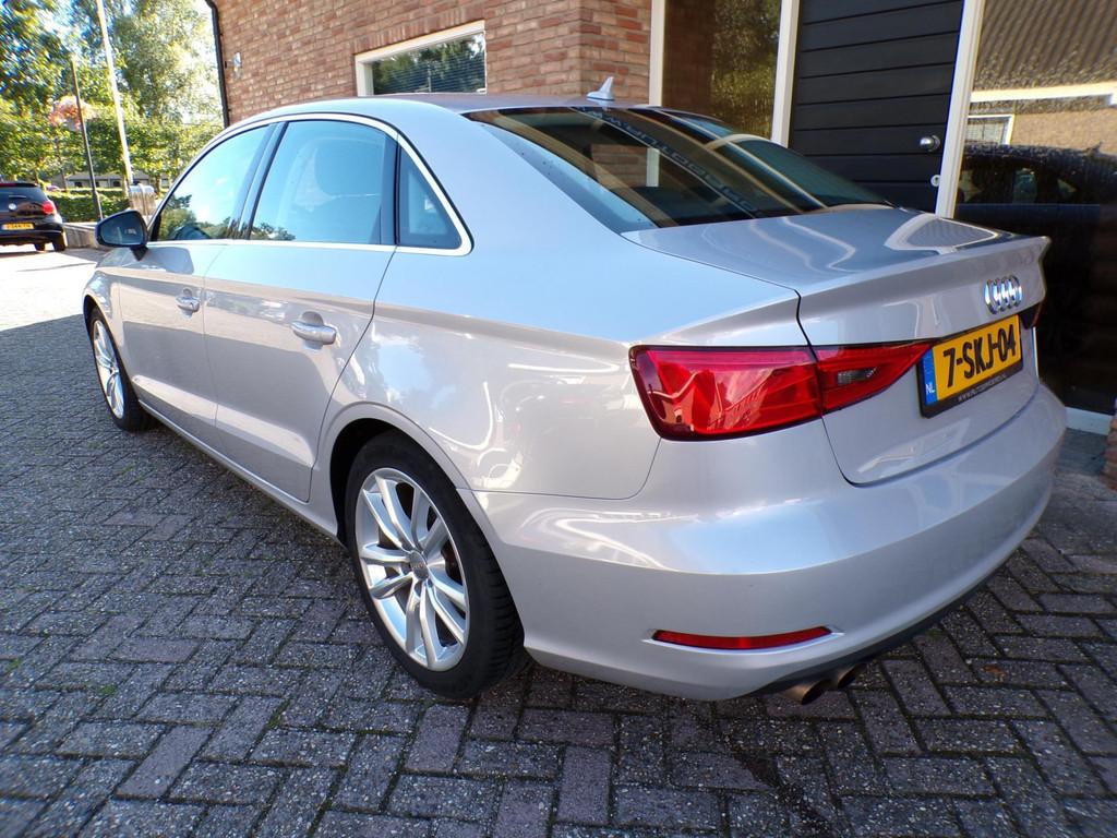 Audi A3 Limousine 1.4 TFSI CoD Attraction Pro Line Plus, Stof, Gebruikt, 4 cilinders, Origineel Nederlands