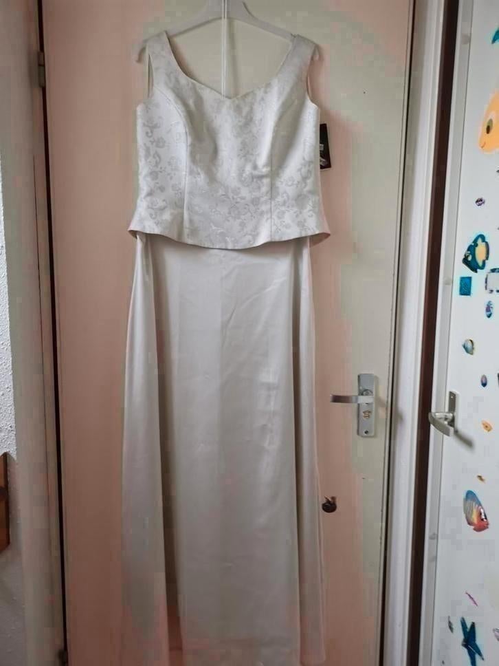 Galajurk Trouwjurk maat 42/44, Galajurk, Beige, Maat 42/44 (L), Nieuw