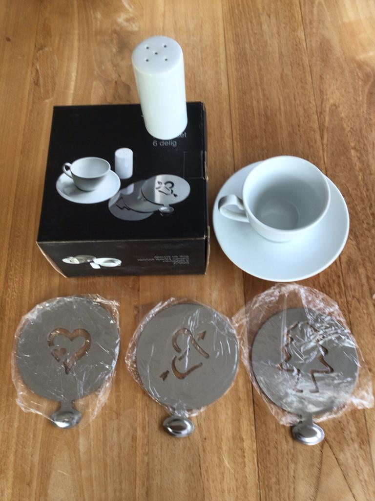 Kopje, cacao strooier & 3 sjablonen - Koffie decoratie, Ophalen of Verzenden, Nieuw