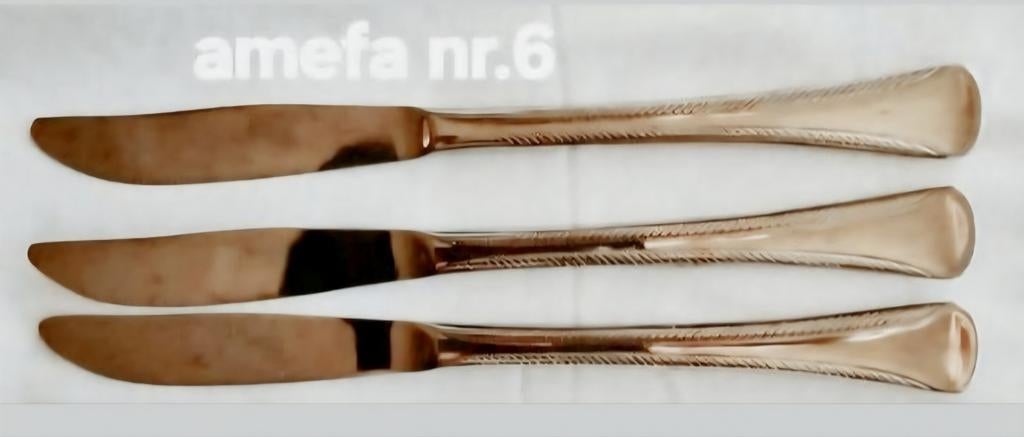 Amefa messen brede handvatten bewerkte relief randen, Ophalen of Verzenden, Rvs of Chroom