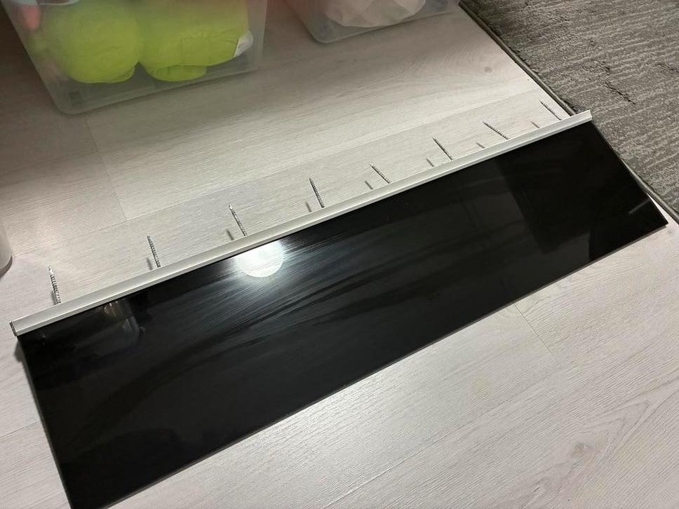 Ljusdal wandplank van Ikea 79cm zwart glas, Ophalen, Gebruikt