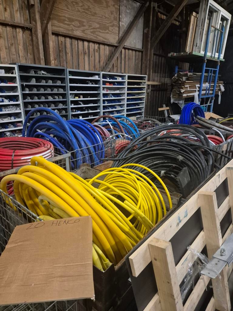 Diverse soorten buizen en perskoppelingen, Overige materialen, 6 meter of meer, Overige typen, Zo goed als nieuw