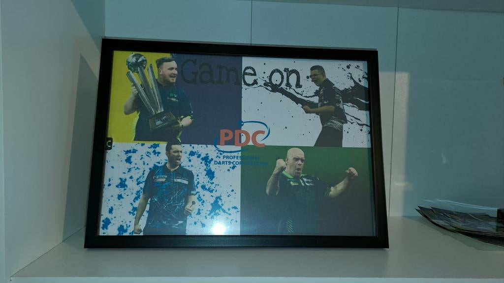 Dart Poster, Minder dan 50 cm, Oorspronkelijke maker, Nieuw, Ophalen of Verzenden