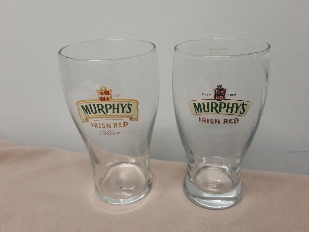 MURPHY S irish red glazen, 2 stuks, 2 verschillende logos, Ophalen of Verzenden, Zo goed als nieuw, Bierglas