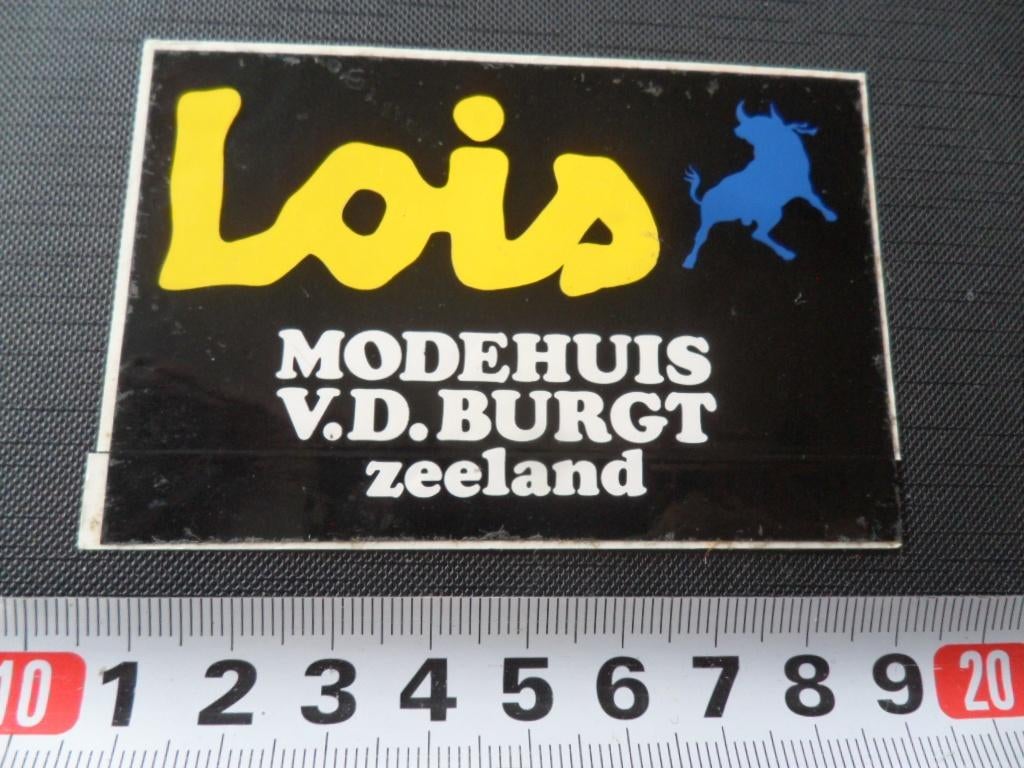 sticker 110 logo LOIS jeans modehuis vd burgt zeeland, Verzamelen, Ophalen, Zo goed als nieuw