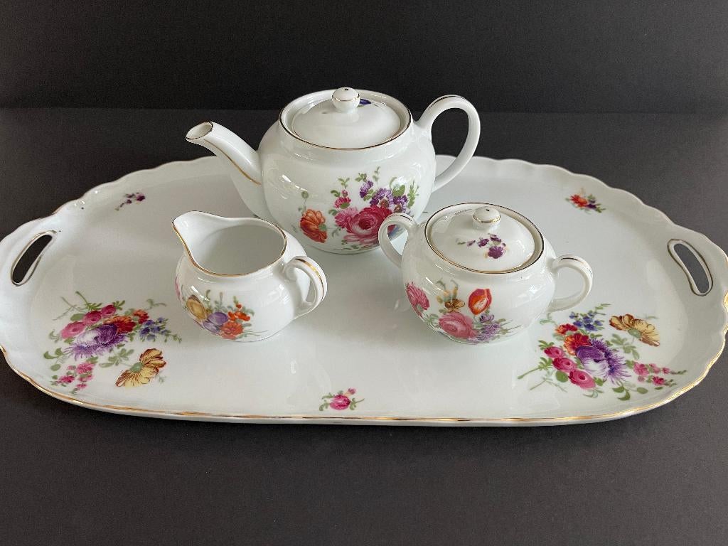 Dienblad met theepotje, suikerpotje en melkkannetje, Antiek en Kunst, Antiek | Servies compleet, Ophalen of Verzenden
