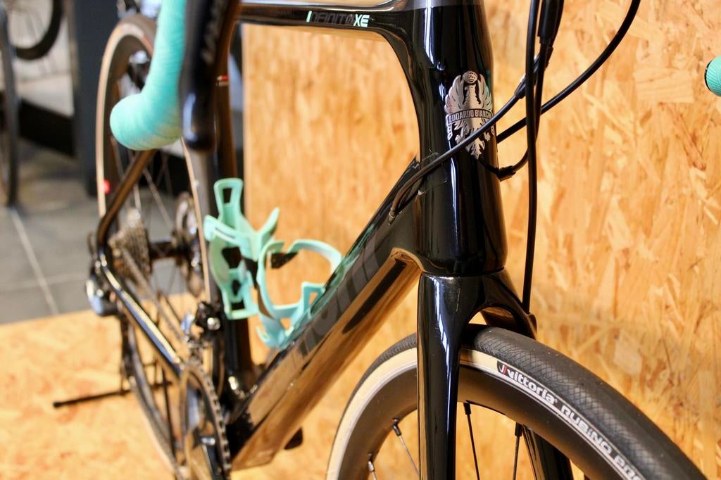 Bianchi Infinito XE Ultegra Disc, 28 inch, F.I.V. Edoardo Bianchi S.P.A., Via Belle Battaglie 5, Treviglio, Zo goed als nieuw