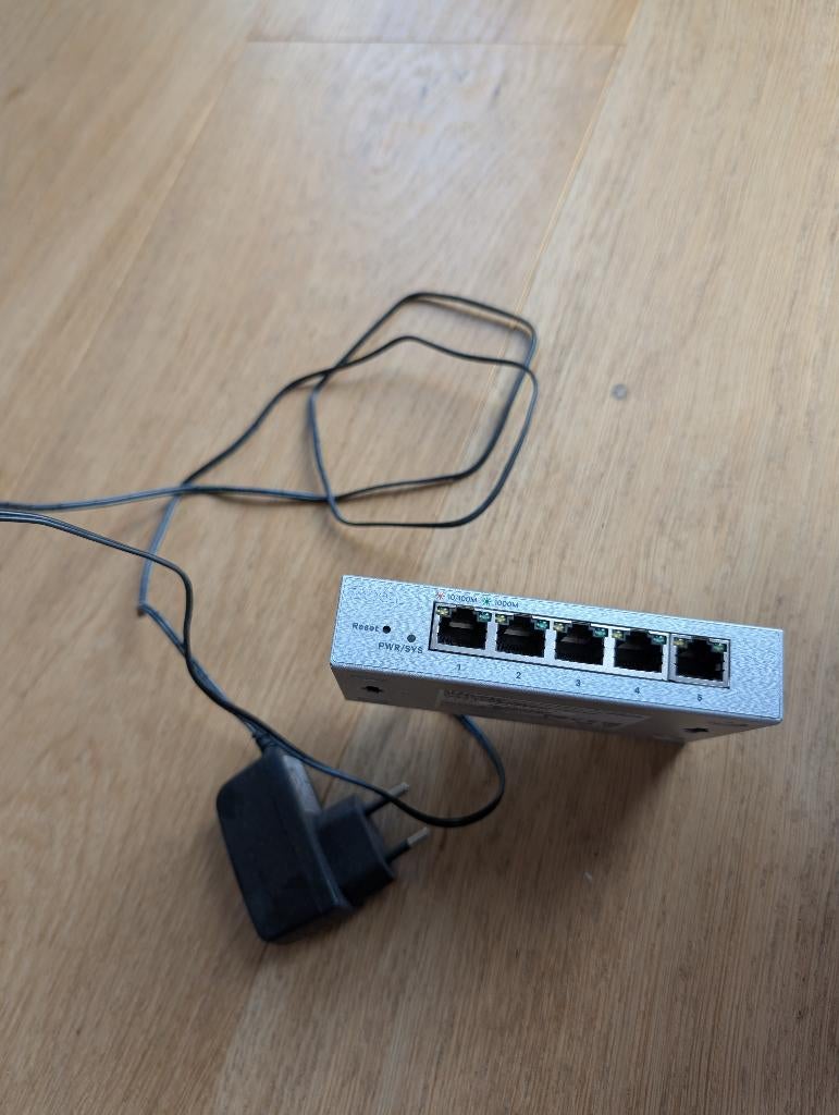 zyxel GS-1200-5, Ophalen of Verzenden, Zo goed als nieuw, Router, ZyXxel