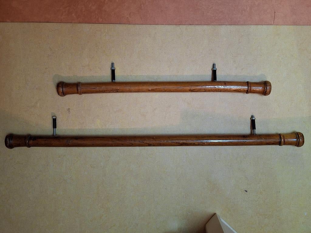 Twee antiek houten handgrepenj, Ophalen