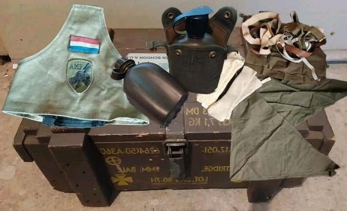Koninklijke Landmacht Lot Spullen, Verzamelen, Militaria | Algemeen, Ophalen of Verzenden, Landmacht, Nederland, Kist of Geocache
