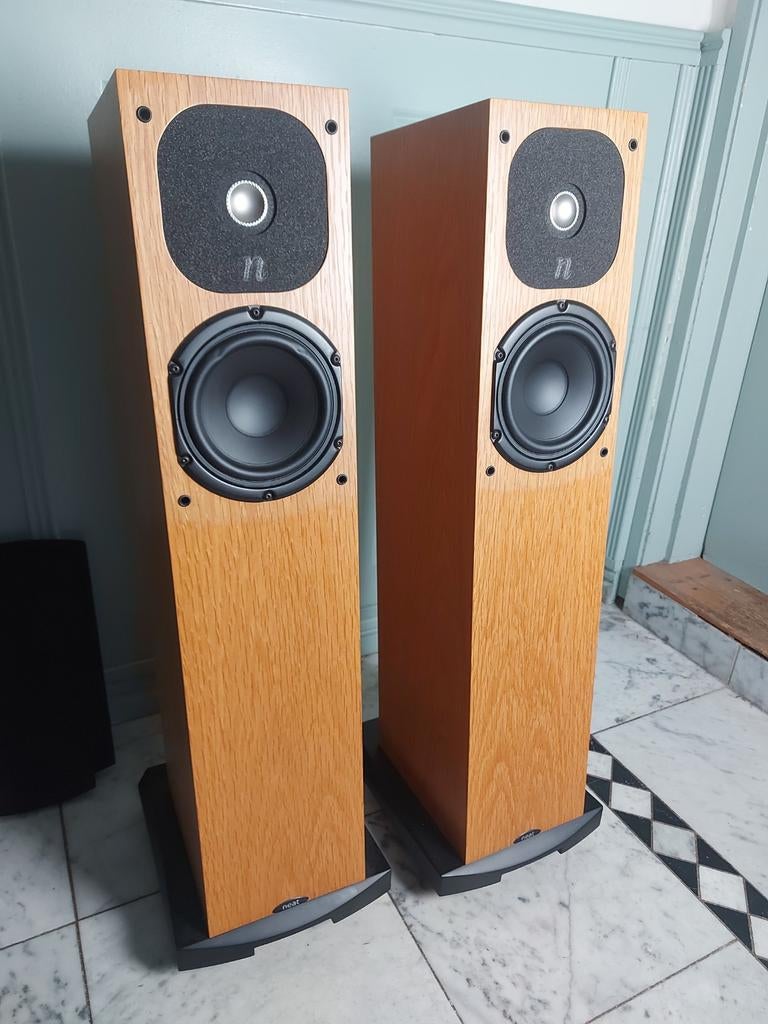 Neat Motive 2 luidsprekers, Zo goed als nieuw, 120 watt of meer, Front, Rear of Stereo speakers, Ophalen