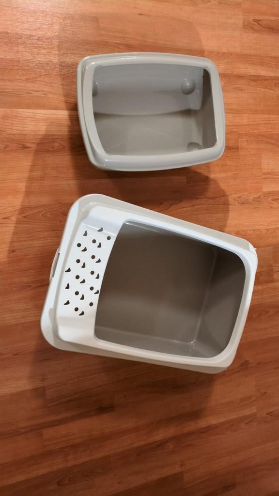 Twee kattenbakken, zgan, Ophalen, Zo goed als nieuw