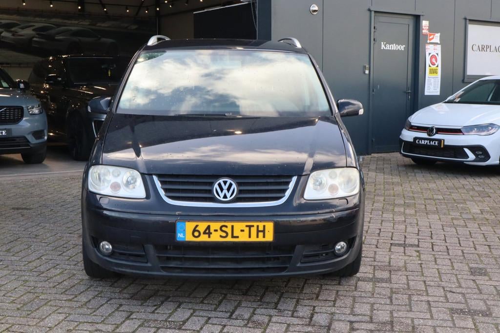 Volkswagen Touran 2.0-16V FSI Highline-Automaat-ketting verr, Auto's, Gebruikt, 4 cilinders, Zwart, Bedrijf
