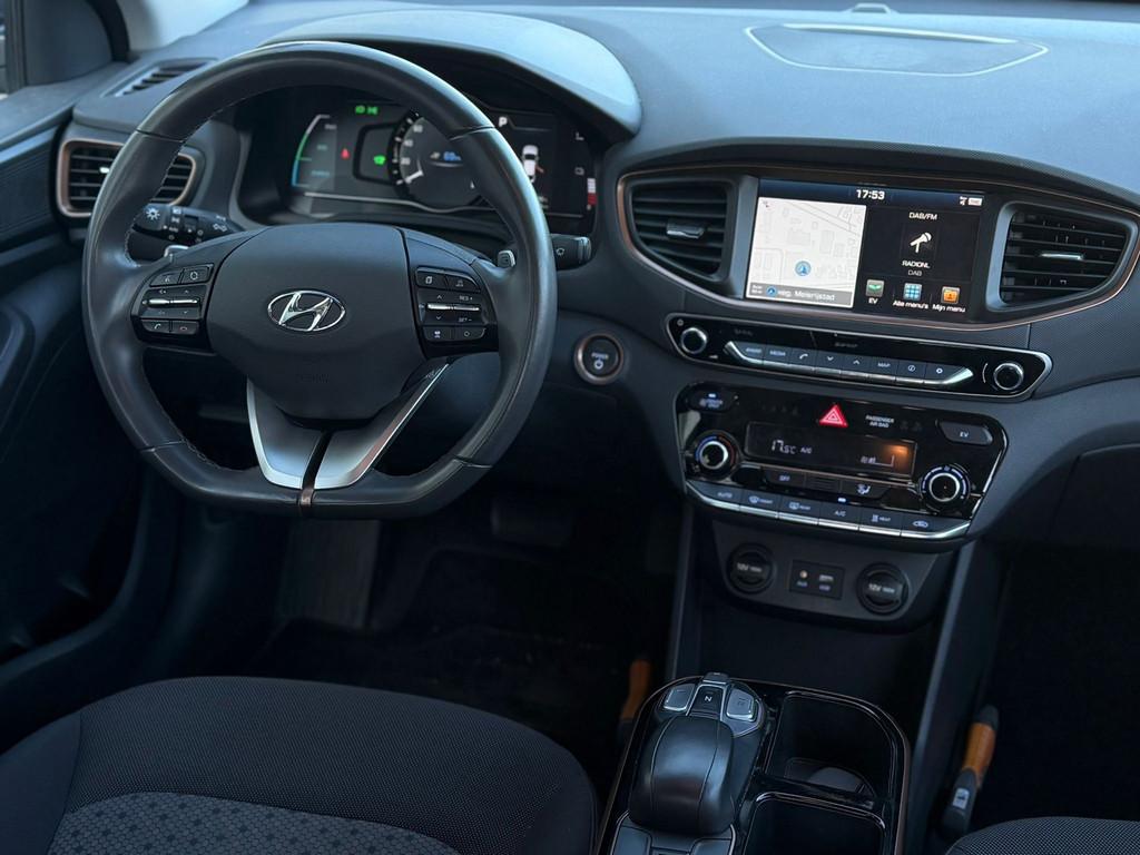 Hyundai IONIQ Comfort EV, SOH waarde 99,7 %, achteruitrijcam, Auto's, Hyundai, Origineel Nederlands, IONIQ, 466 min, Zilver of Grijs
